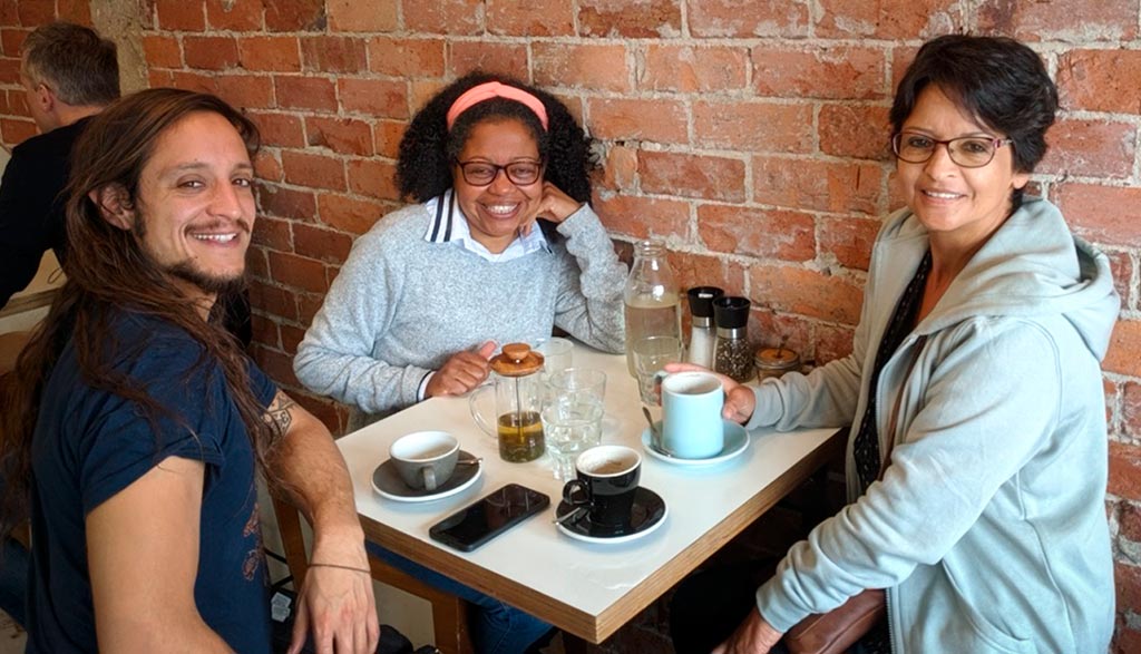 Nury Lara having a coffee with two students of her